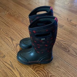 Bogs boot in good condition size 11.  Shows some wear as indicated in pictures.
